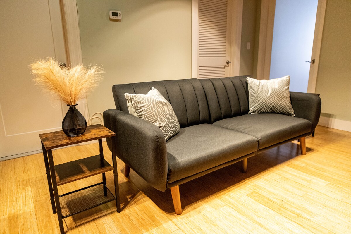 Top Airbnb: Downtown Oasis mins from Harbor w/wine in Downtown