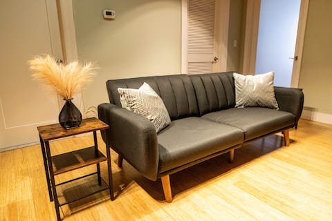 Top Airbnb: Downtown Oasis mins from Harbor w/wine in Downtown