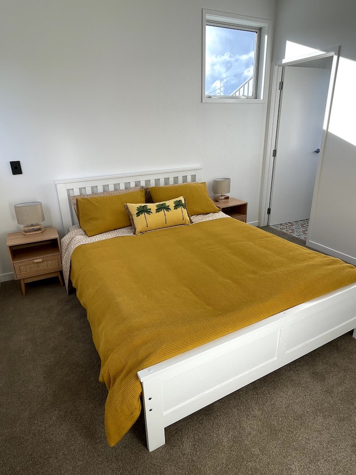 Dhoma e gjumit në katin e dytë - në vijim, porta USB.