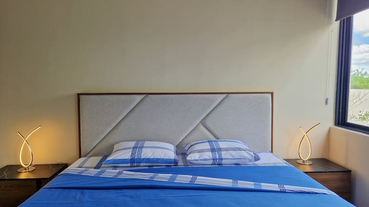 Cama king size con colchón ulta comfort