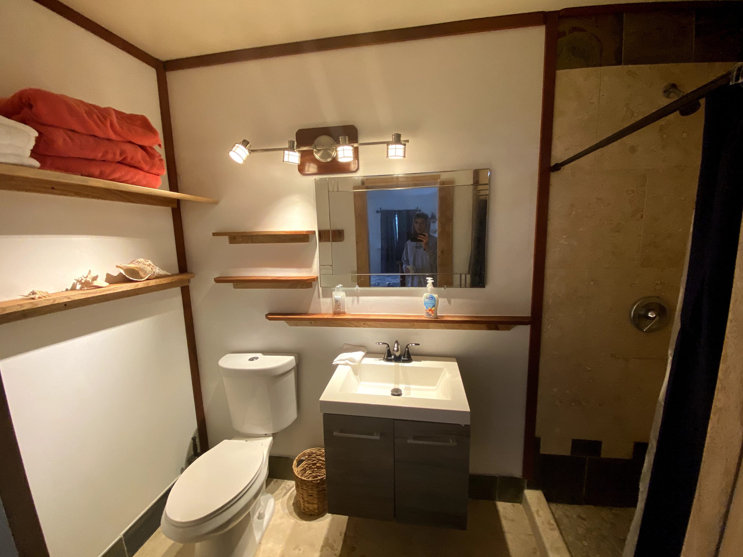Hilo Town Hideaway - Photo 7