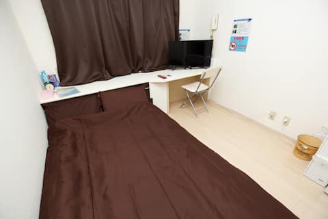 MV209 / 3 min Station /MAX 2 ppl / 1 studio