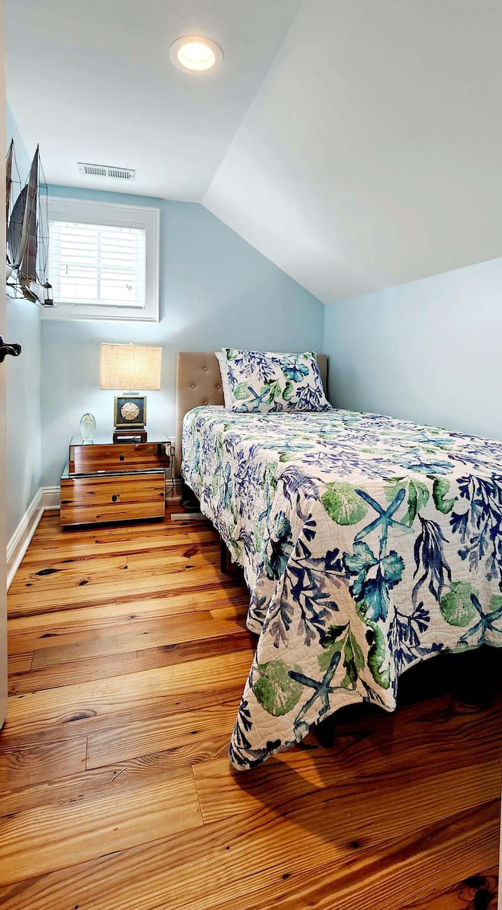 Very Small Loft Bedroom with a Twin Bed.