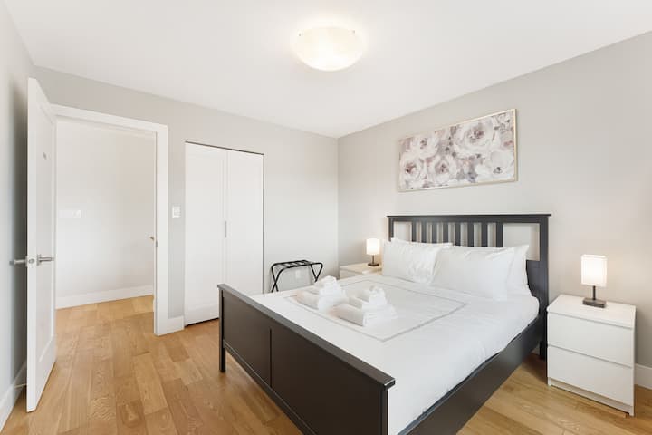 "Unwind in our cozy room with stunning mountain views, queen size bed, and touch lamp with USB charging. Enjoy the personalized details that make this space truly special. Come recharge and take in the breathtaking scenery!"
