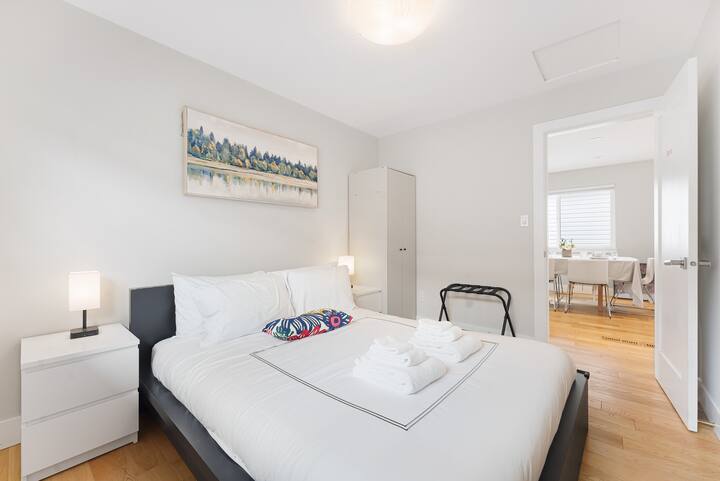 Experience ultimate comfort and convenience in our cozy bedroom with a touch lamp featuring USB charging. Enjoy the personalized details that make this space truly special. Come recharge and wake up refreshed