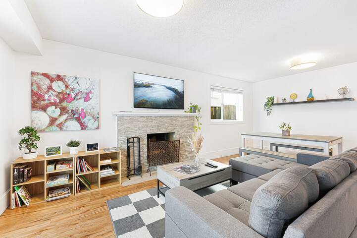 Mountain View, King Bed, & Minutes from Downtown gallery image 4