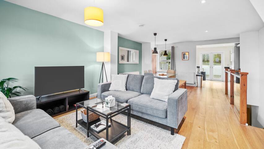 Fantastic 5 Bed Town House in Bristol – Sleeps 9 gallery image 3