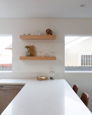 Newly built modern luxurious home in LA for groups gallery image 5