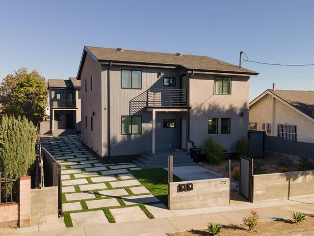 Newly built modern luxurious home in LA for groups gallery image 2