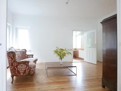 Romantic 3-bedroom villa with large garden