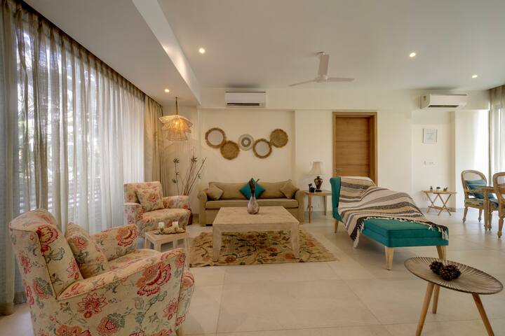 Living Room (Chill Out Area)