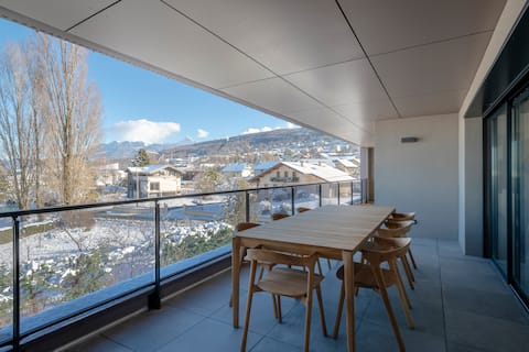 Splendid 4 bedroom, lake and mountain view