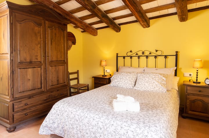 ห้องเตียงคู่พร้อมวิวสวนหย่อมหน้าบ้าน