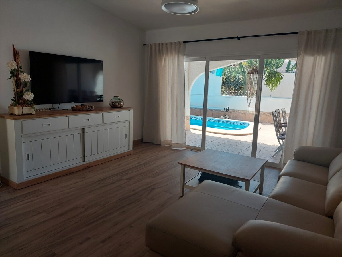 Top performing Airbnb: Holiday Villa with private heated pool in Arona