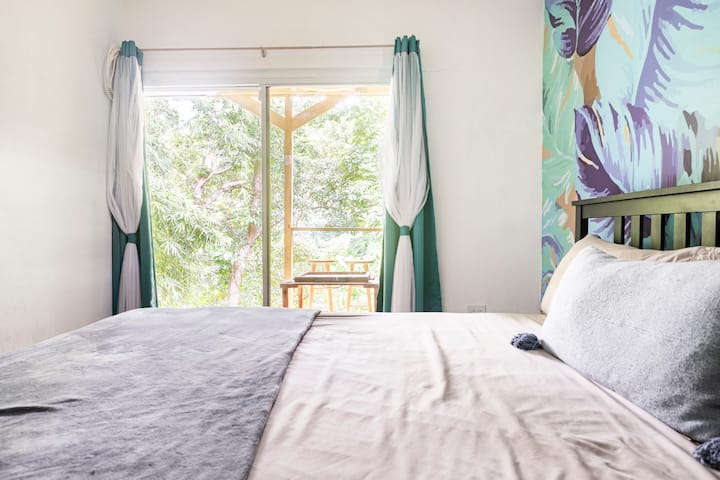 Gostinjska soba s pogledom i pristupom bazenu, bračni krevet (180x200)