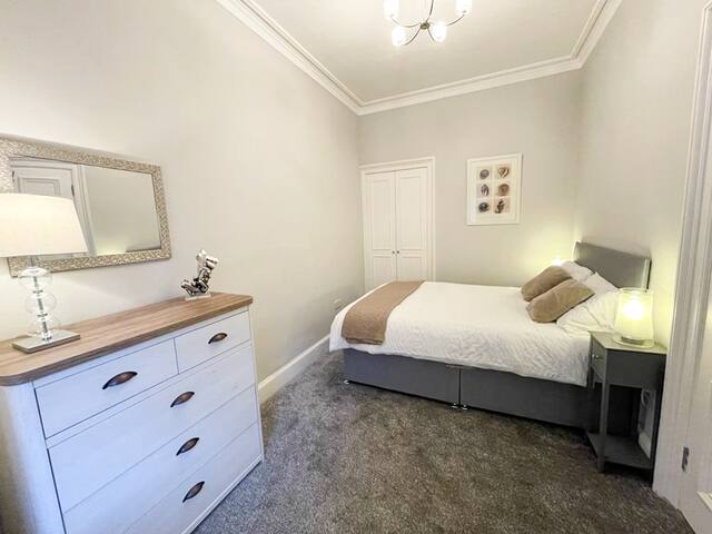 2Bed, Private Garden & Fireplace, Near Stockbridge gallery image 4