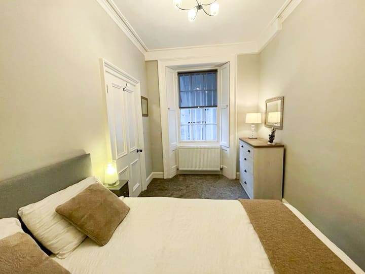 spavaća soba 2 s komodom