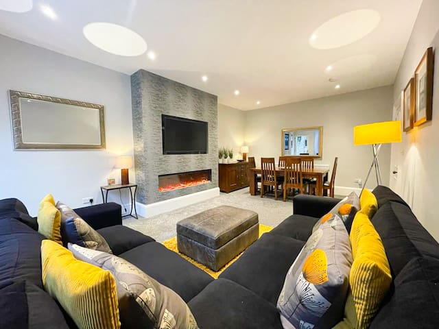 2Bed, Private Garden & Fireplace, Near Stockbridge