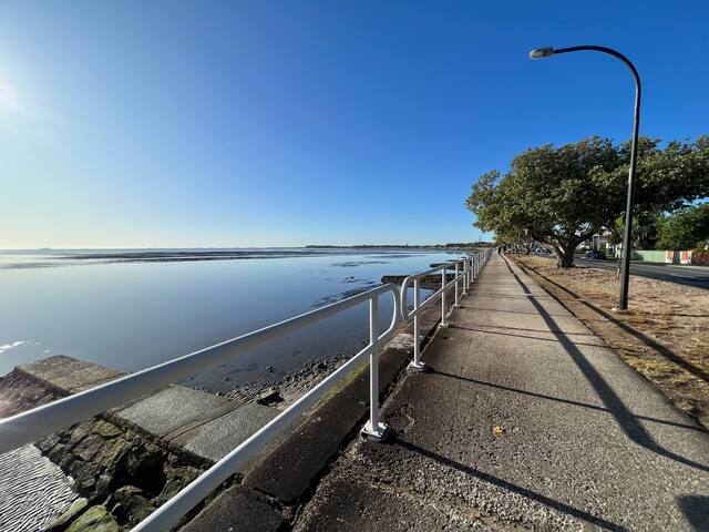 Salt+Pepper – Whole Duplex *Pets OK* 500m to beach gallery image 2