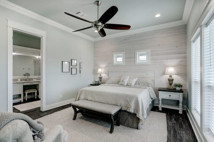 Majster č.1.  Manželská posteľ.  Aký priestor na oddych a prípravu na zajtrajšie dobrodružstvo!