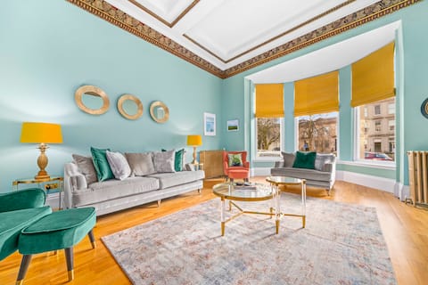 Popular Airbnb listing: Glasgow West End flat short walk to Hydro and SECC in West End