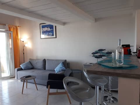 Annonce Airbnb populaire: Sea view apartment with air conditioning and wifi, close to the beach à Lumio