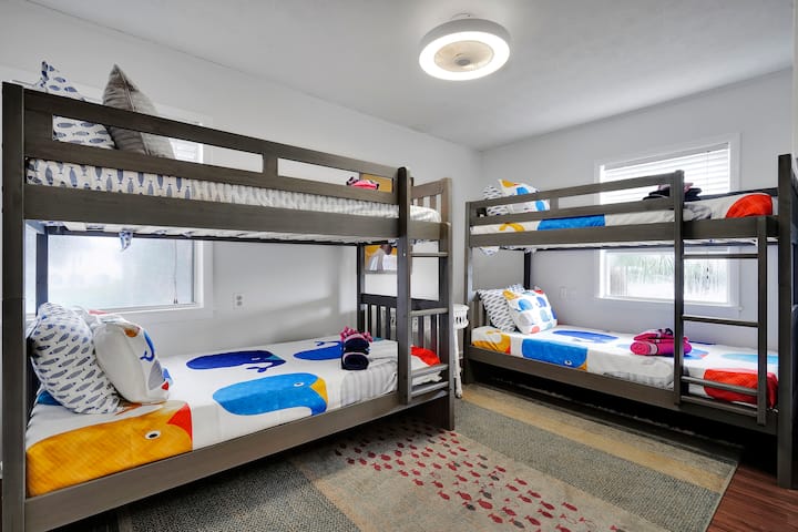 dvigulės dviaukštės lovos