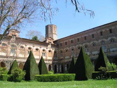 Boulbonne Abbey. Events, rooms, weddings