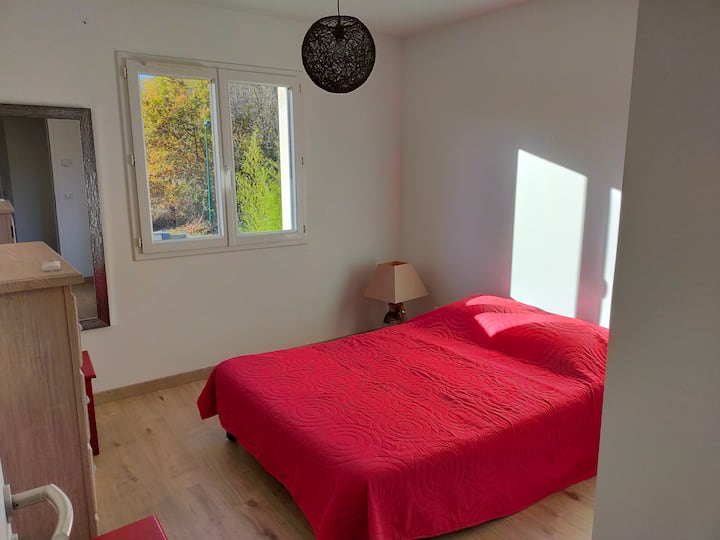 Спалня на горния етаж: двойно легло: 140x190