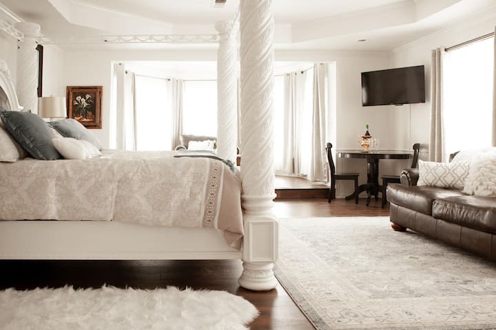 Dallas room in White Oak Lodge