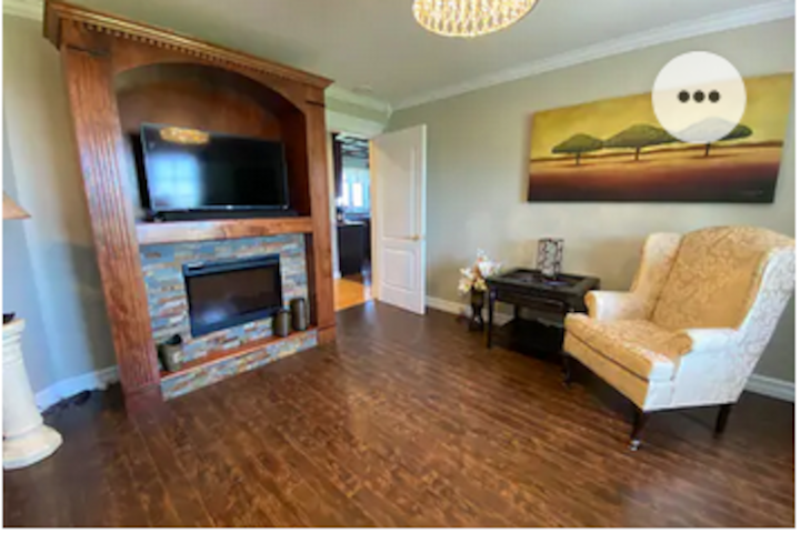 den fireplace & smart TV