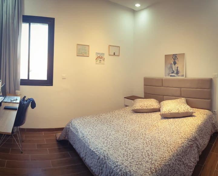 Chumba cha kulala cha 1 na sehemu ya kufanyia kazi