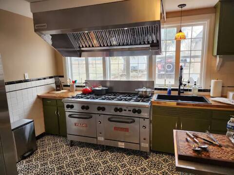 Gorgeous, downtown house!