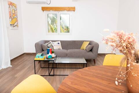Top Airbnb: Spacious apartment 2 steps from the sea, 2-3 people à Mayotte