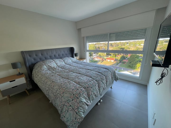 Dormitorio con baño en suite 