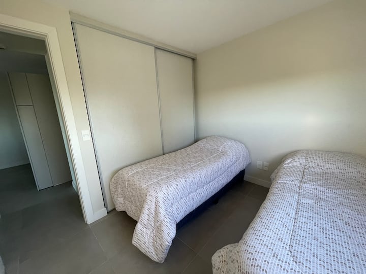 Dormitorio con camas individuales