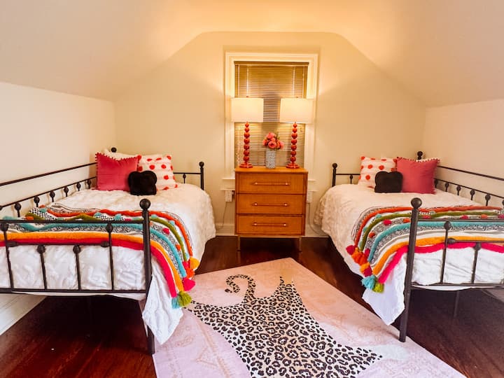 Ზედა სასტუმრო საძინებელი 