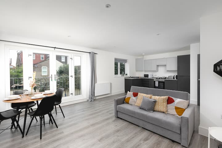 Magnificent 1bed W/parking & Balcony Enfield Town - Enfield