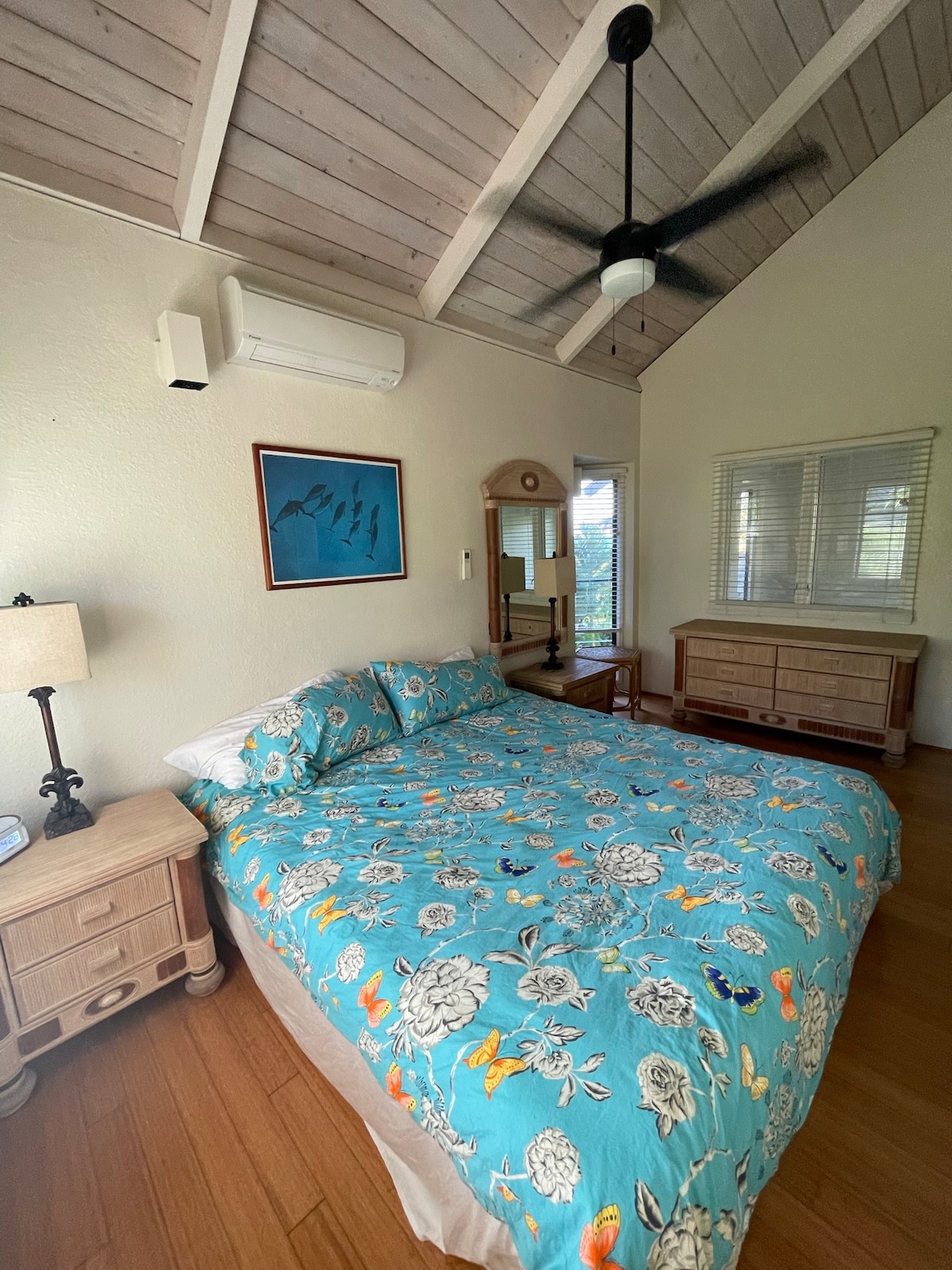 Spavaća soba za goste na katu u Pappy 's Mo' o Chateau (jedinica 3).