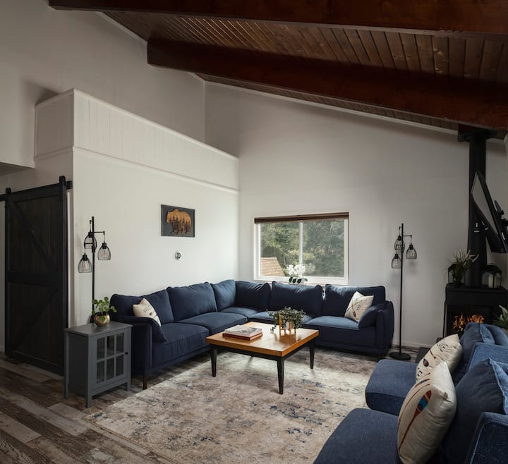 Lakeview/ Game-room/ 2 Decks/ Indulge In Elegance! - San Bernardino, CA