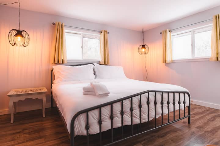 חדר זה הוא חדר השינה השלישי והסופי בקומה העליונה, והוא מצויד במיטת קינג, והרבה מקום אחסון. 