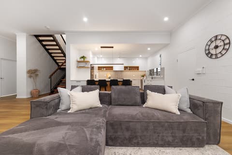 Top performing Airbnb: LuxuryTownhouse Darwin CBD-6 beds, 5 star rating in City Of Darwin