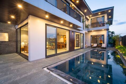Seaside Villa /Beachfront Proximity / Private Pool