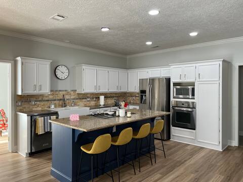 Beautiful 4 bedroom, 3 bath in golf community