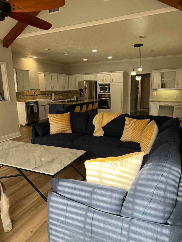 Beautiful 4 Bedroom, 3 Bath In Golf Community - Beaumont, TX