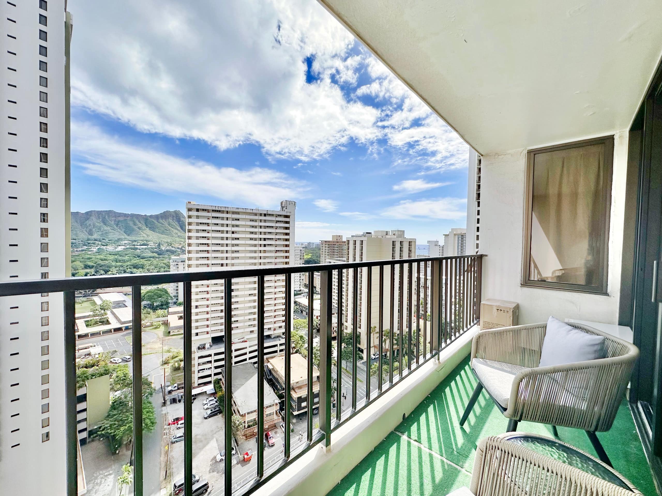 22FL-Newly Remodeled Waikiki Banyan 1BR w/Parking~ - Image 34