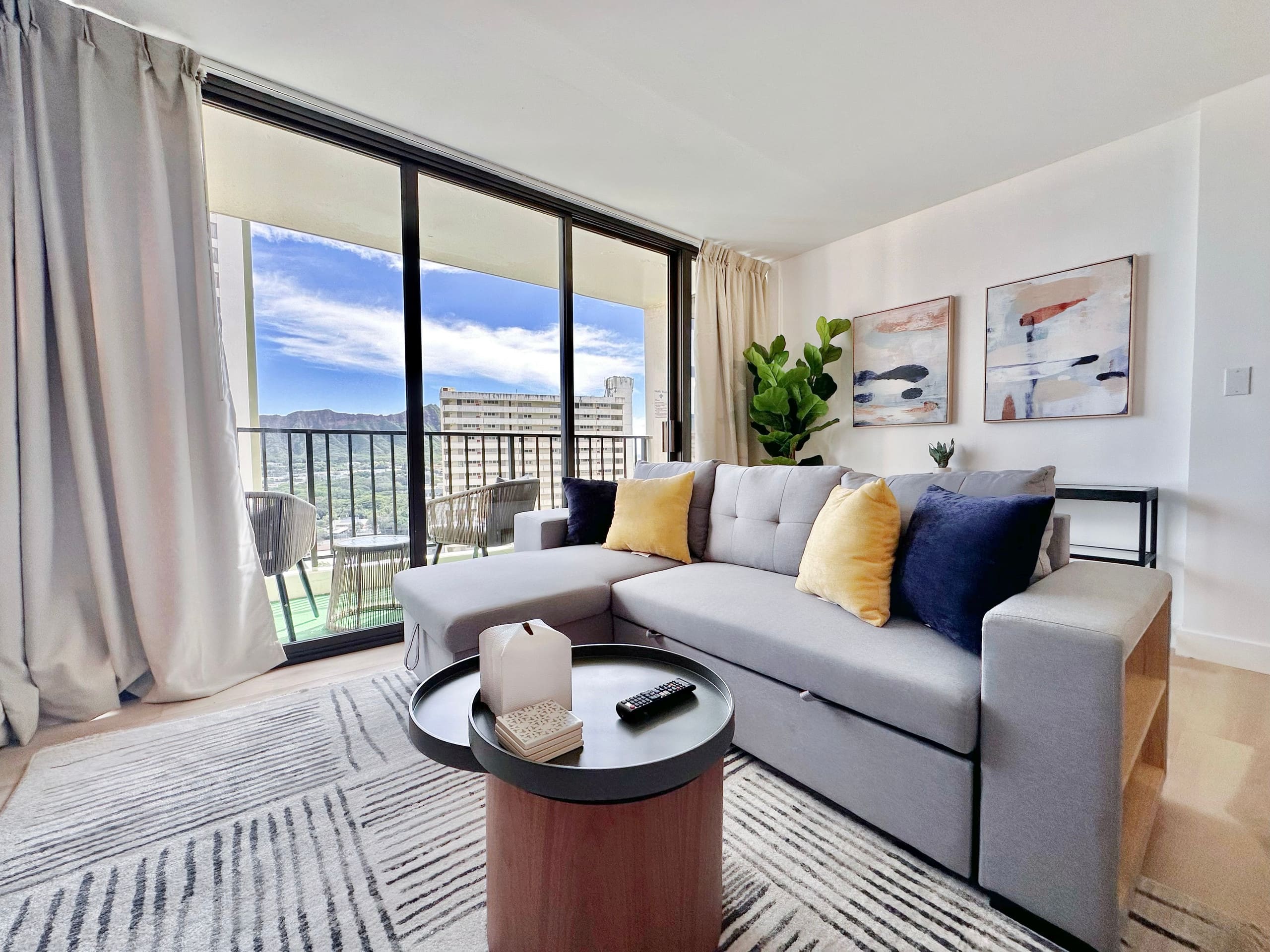 22FL-Newly Remodeled Waikiki Banyan 1BR w/Parking~ - Image 3