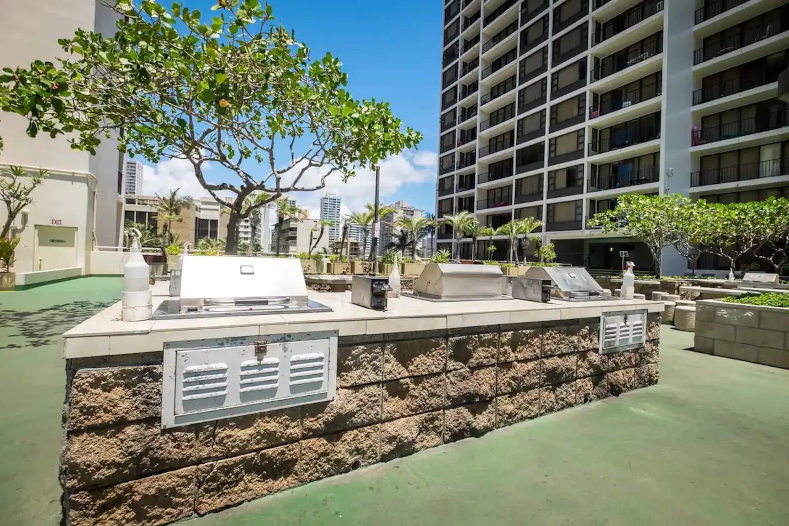22FL-Newly Remodeled Waikiki Banyan 1BR w/Parking~ - Image 41
