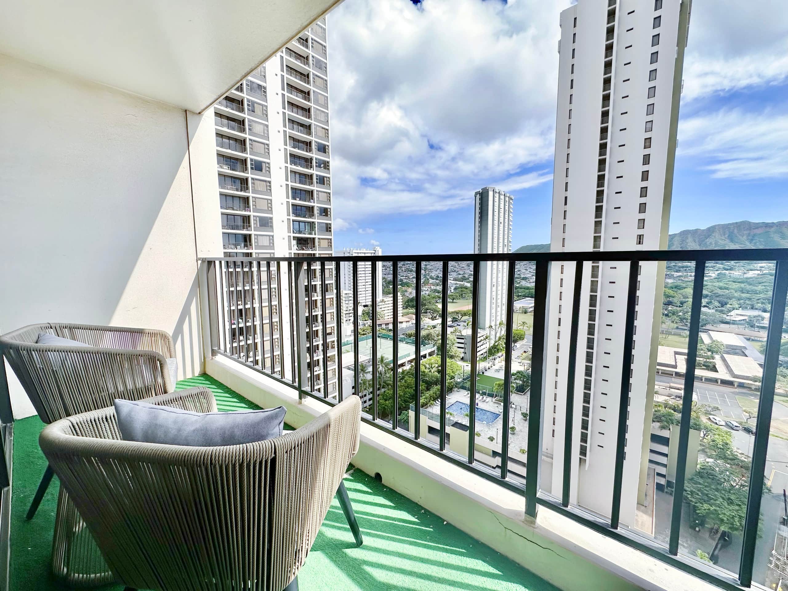 22FL-Newly Remodeled Waikiki Banyan 1BR w/Parking~ - Image 33