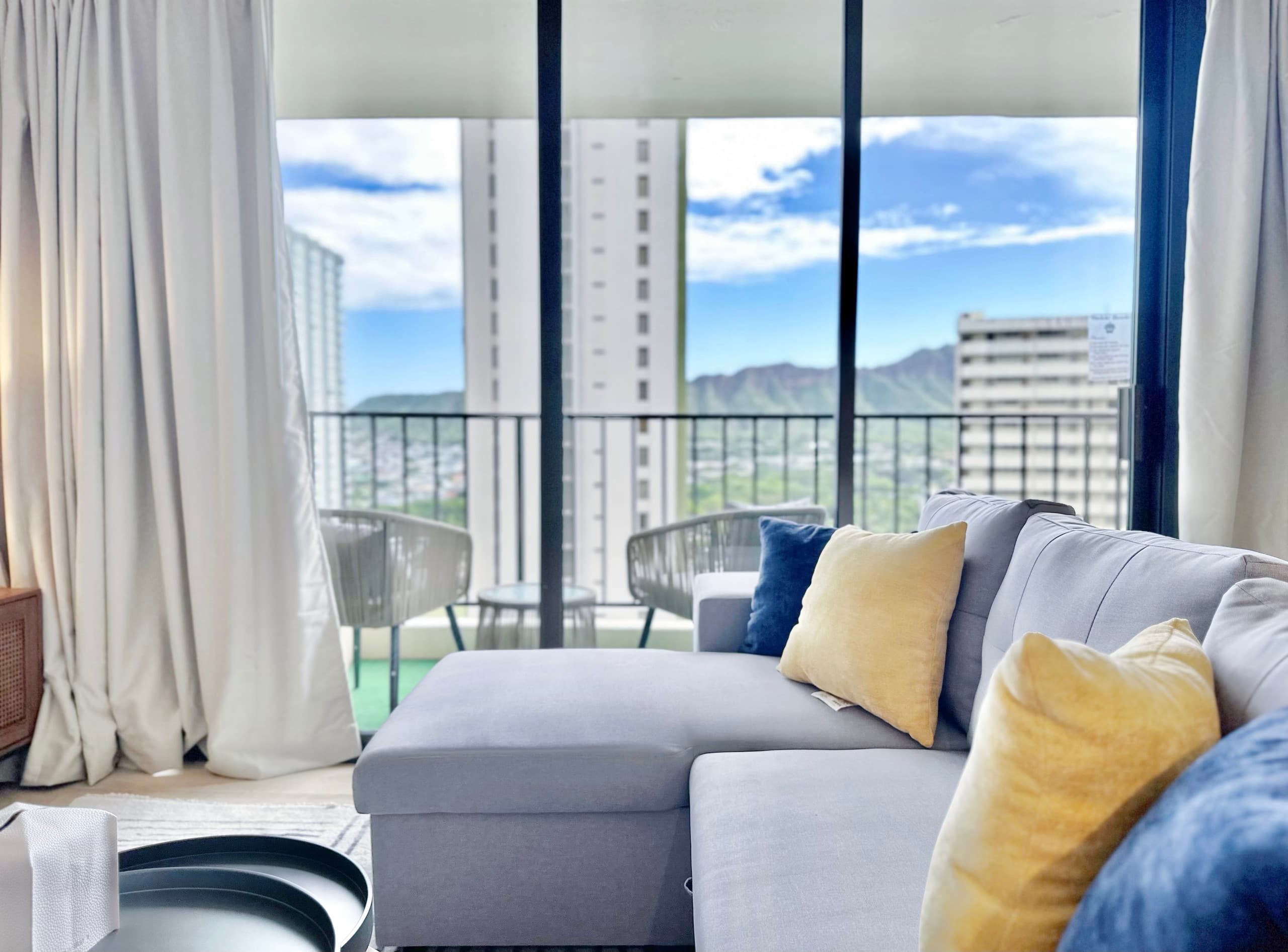 22FL-Newly Remodeled Waikiki Banyan 1BR w/Parking~ - Image 9
